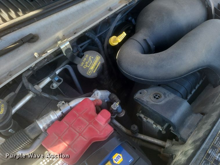 image for item MI9960 2013 Ford E450 Super Duty shuttle bus