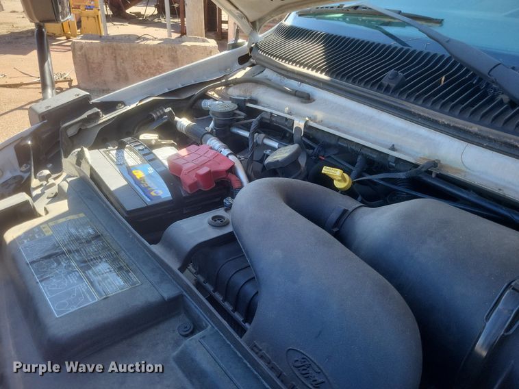 image for item MI9960 2013 Ford E450 Super Duty shuttle bus