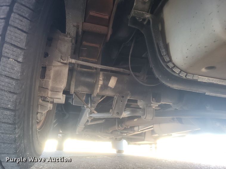 image for item MI9960 2013 Ford E450 Super Duty shuttle bus