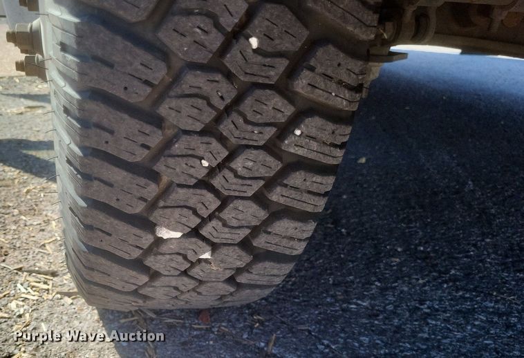 image for item MI9960 2013 Ford E450 Super Duty shuttle bus