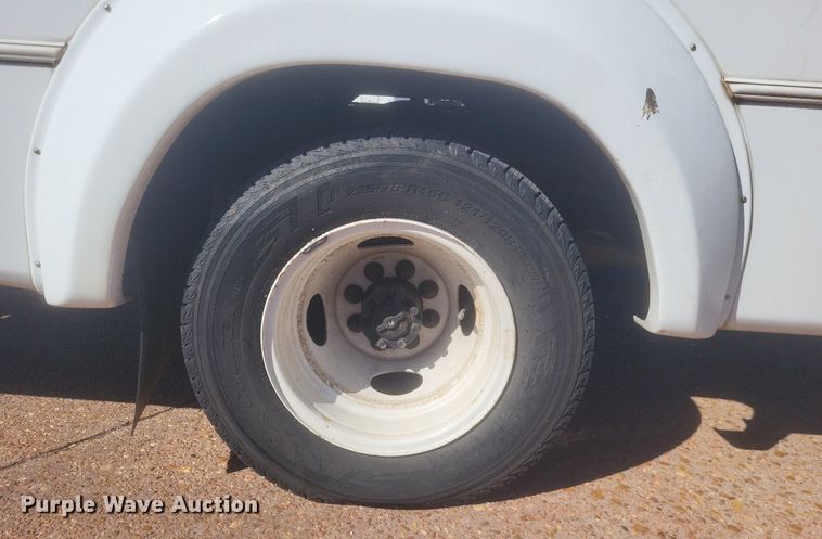 image for item MI9960 2013 Ford E450 Super Duty shuttle bus