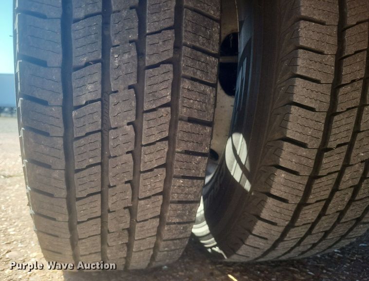 image for item MI9960 2013 Ford E450 Super Duty shuttle bus