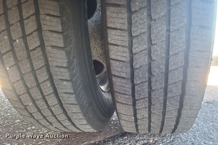 image for item MI9960 2013 Ford E450 Super Duty shuttle bus