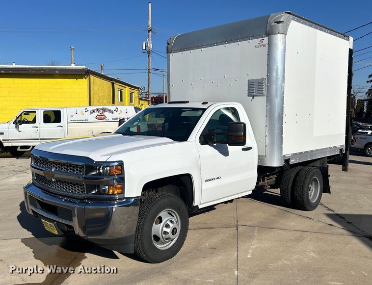image for item MO9160 2019 Chevrolet Silverado 3500HD box truck