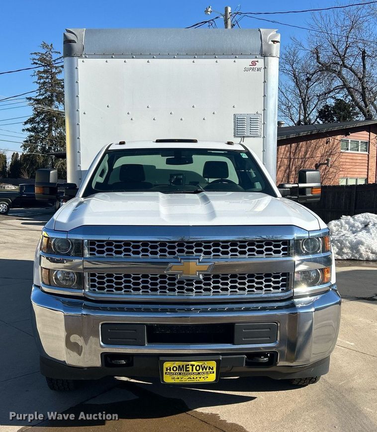 image for item MO9160 2019 Chevrolet Silverado 3500HD box truck
