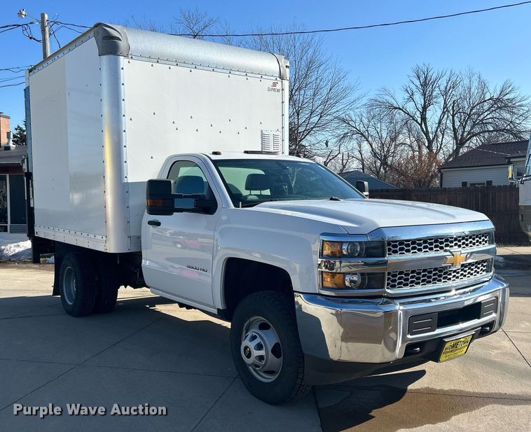 image for item MO9160 2019 Chevrolet Silverado 3500HD box truck
