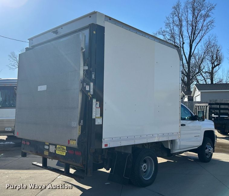 image for item MO9160 2019 Chevrolet Silverado 3500HD box truck