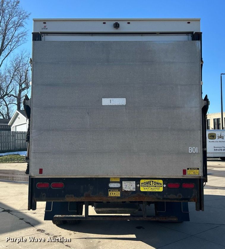 image for item MO9160 2019 Chevrolet Silverado 3500HD box truck