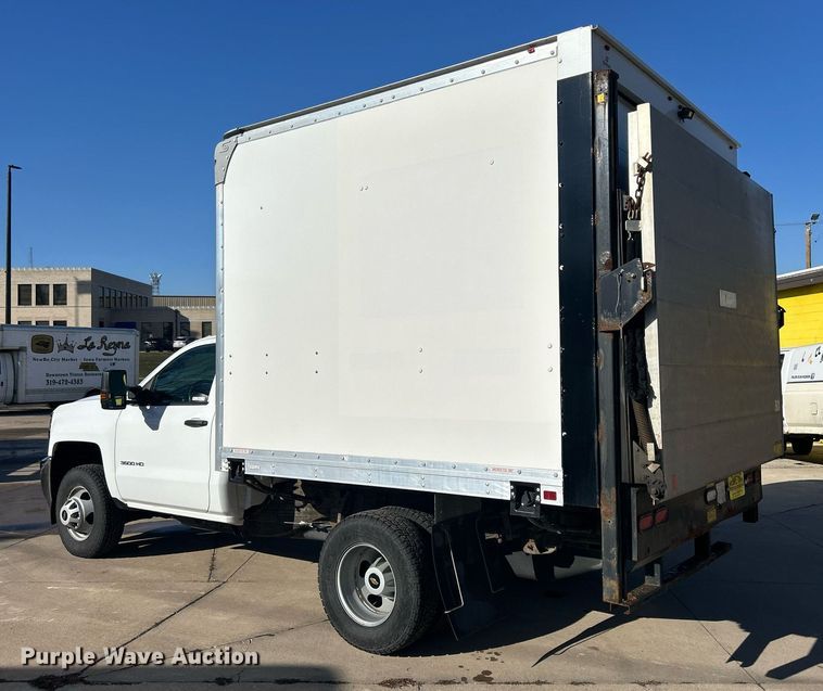 image for item MO9160 2019 Chevrolet Silverado 3500HD box truck