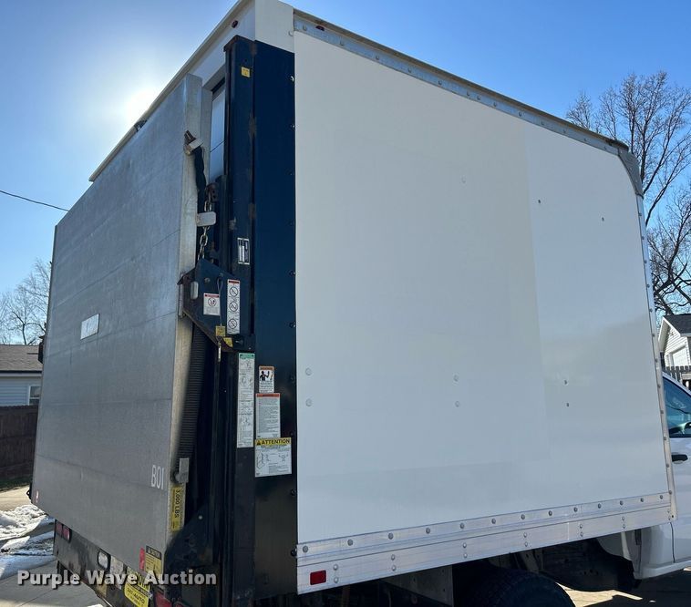 image for item MO9160 2019 Chevrolet Silverado 3500HD box truck
