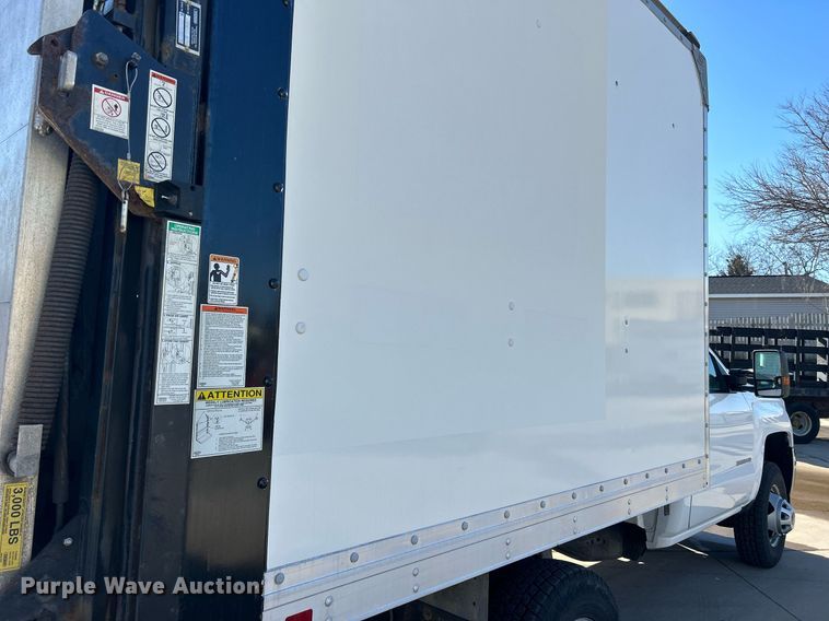 image for item MO9160 2019 Chevrolet Silverado 3500HD box truck