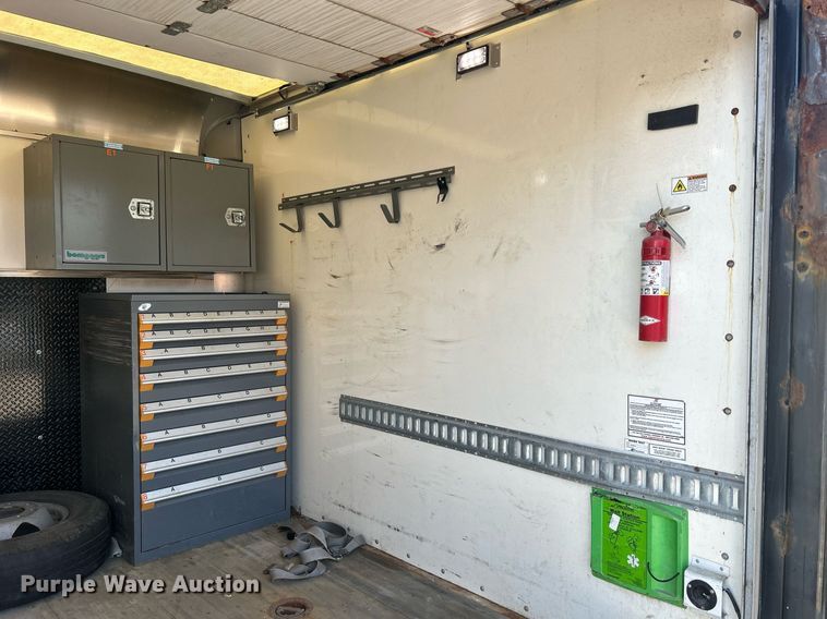 image for item MO9160 2019 Chevrolet Silverado 3500HD box truck