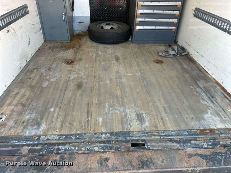 image for item MO9160 2019 Chevrolet Silverado 3500HD box truck