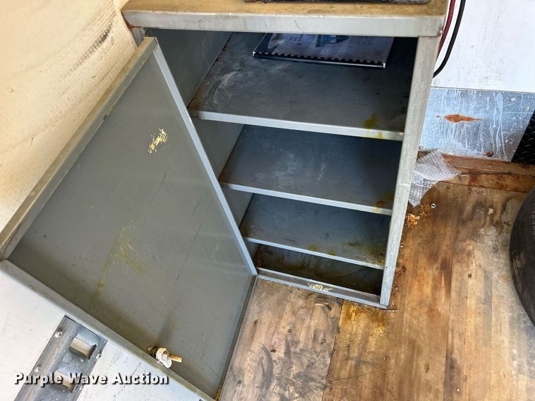 image for item MO9160 2019 Chevrolet Silverado 3500HD box truck