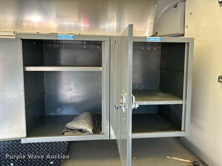 image for item MO9160 2019 Chevrolet Silverado 3500HD box truck