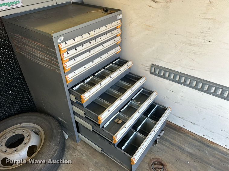 image for item MO9160 2019 Chevrolet Silverado 3500HD box truck