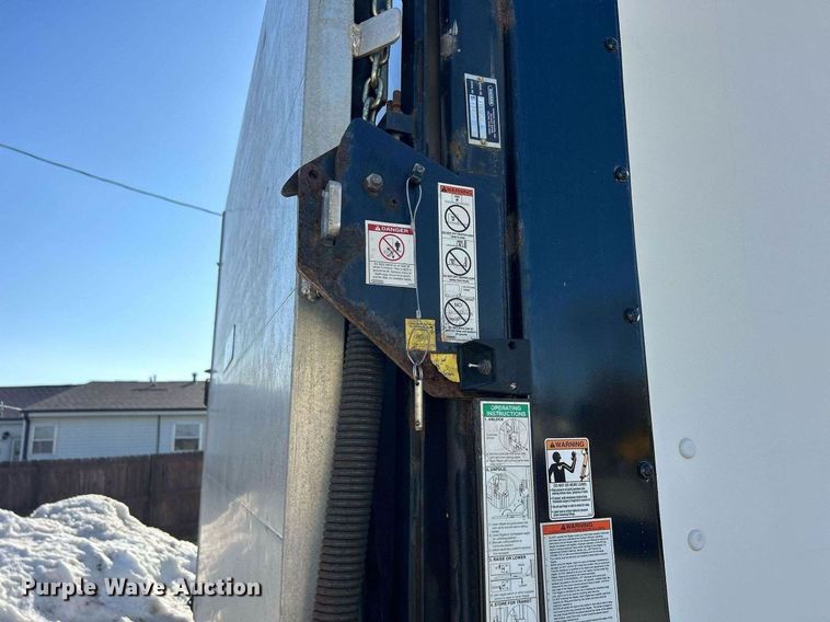 image for item MO9160 2019 Chevrolet Silverado 3500HD box truck