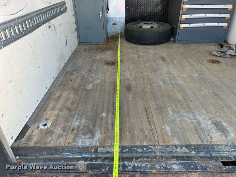 image for item MO9160 2019 Chevrolet Silverado 3500HD box truck