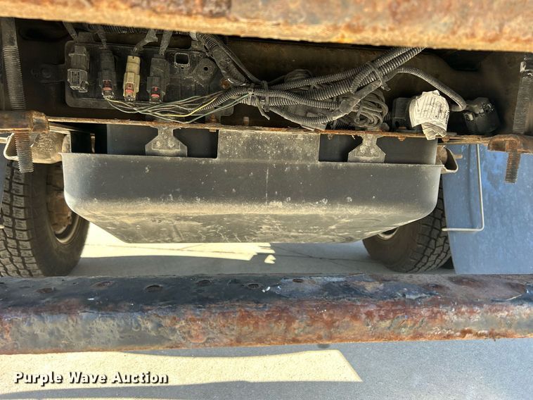 image for item MO9160 2019 Chevrolet Silverado 3500HD box truck