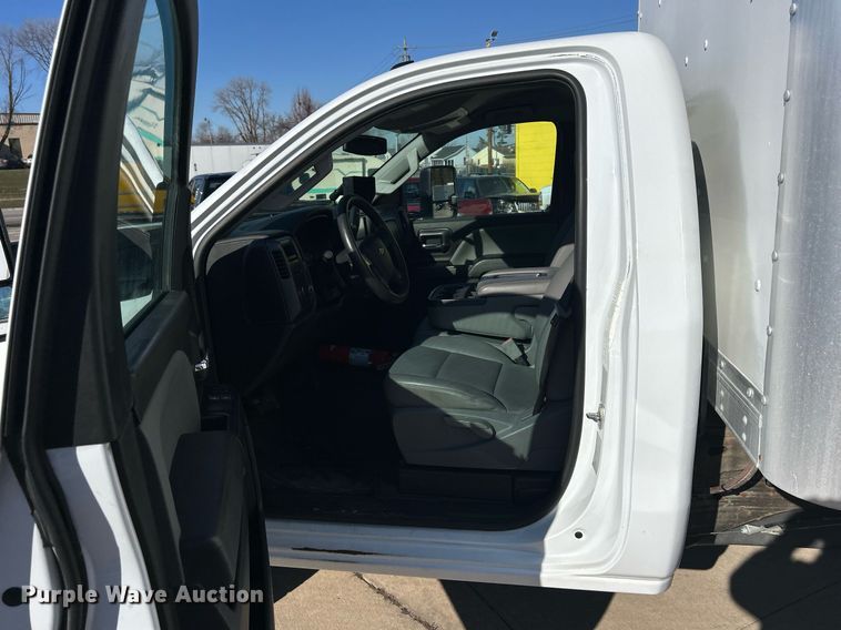 image for item MO9160 2019 Chevrolet Silverado 3500HD box truck