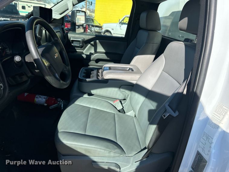 image for item MO9160 2019 Chevrolet Silverado 3500HD box truck