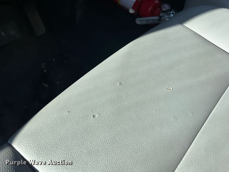 image for item MO9160 2019 Chevrolet Silverado 3500HD box truck