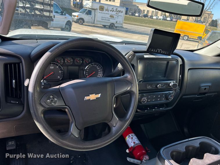 image for item MO9160 2019 Chevrolet Silverado 3500HD box truck