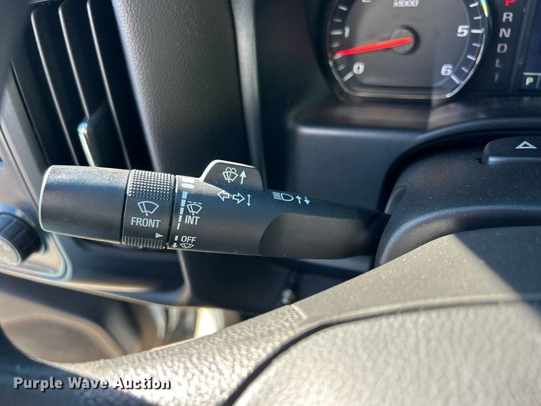 image for item MO9160 2019 Chevrolet Silverado 3500HD box truck