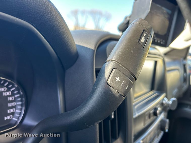 image for item MO9160 2019 Chevrolet Silverado 3500HD box truck