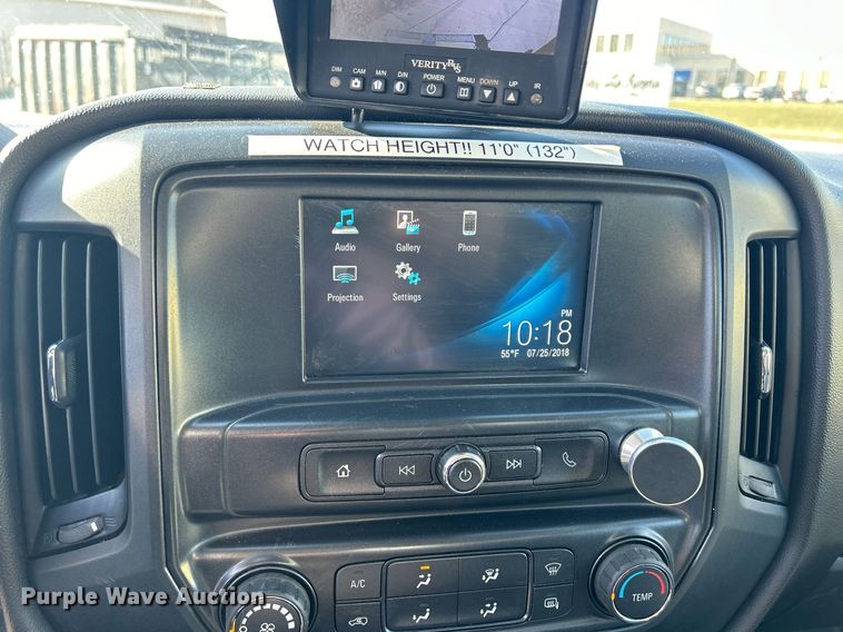 image for item MO9160 2019 Chevrolet Silverado 3500HD box truck