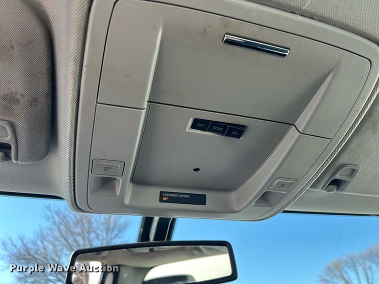 image for item MO9160 2019 Chevrolet Silverado 3500HD box truck