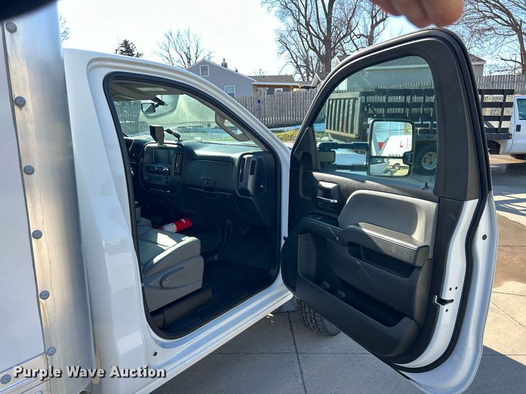 image for item MO9160 2019 Chevrolet Silverado 3500HD box truck