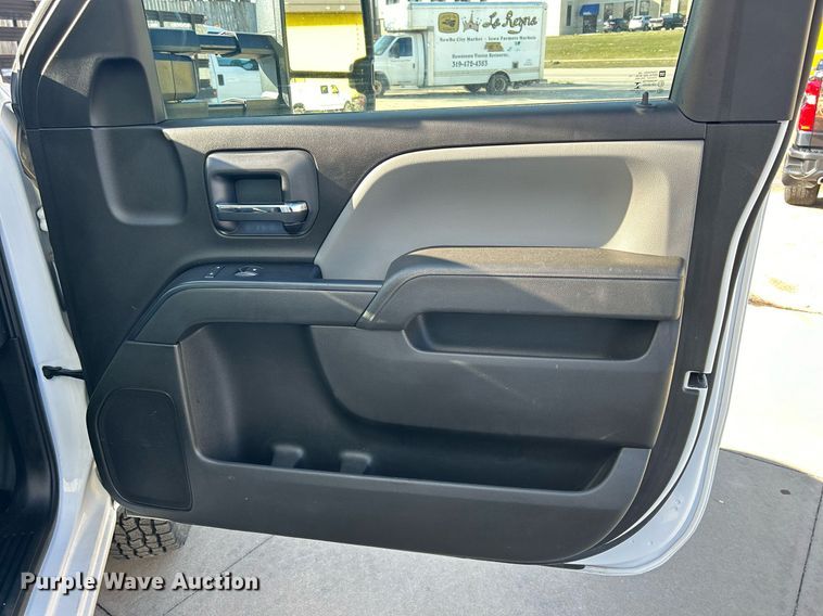 image for item MO9160 2019 Chevrolet Silverado 3500HD box truck