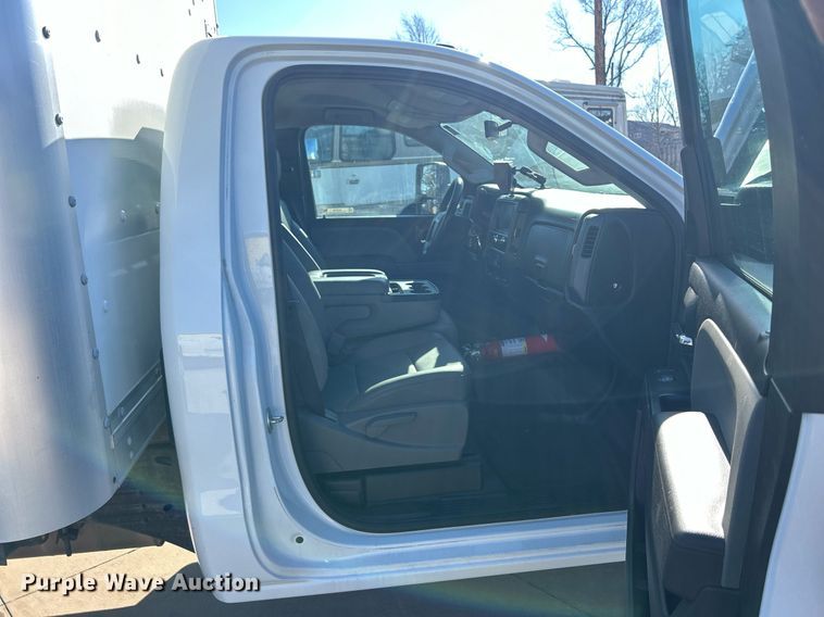 image for item MO9160 2019 Chevrolet Silverado 3500HD box truck