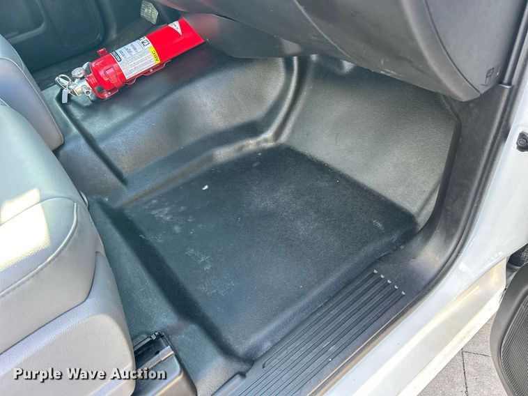 image for item MO9160 2019 Chevrolet Silverado 3500HD box truck