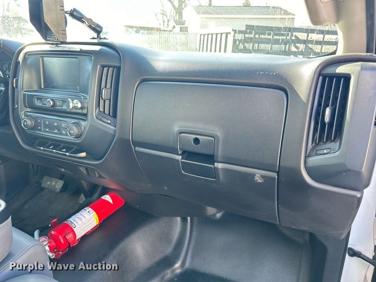 image for item MO9160 2019 Chevrolet Silverado 3500HD box truck