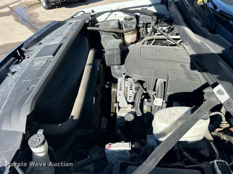 image for item MO9160 2019 Chevrolet Silverado 3500HD box truck