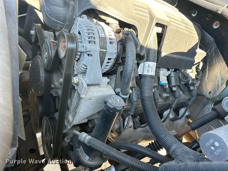 image for item MO9160 2019 Chevrolet Silverado 3500HD box truck