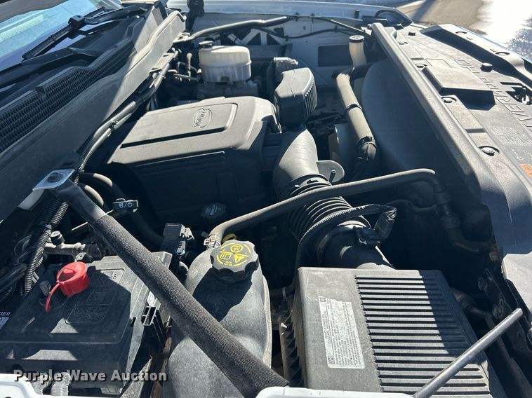 image for item MO9160 2019 Chevrolet Silverado 3500HD box truck