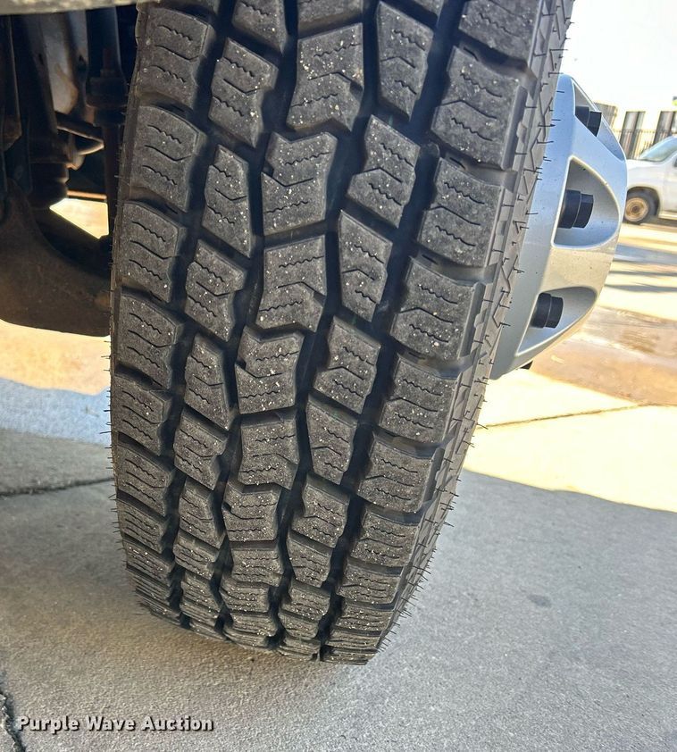 image for item MO9160 2019 Chevrolet Silverado 3500HD box truck