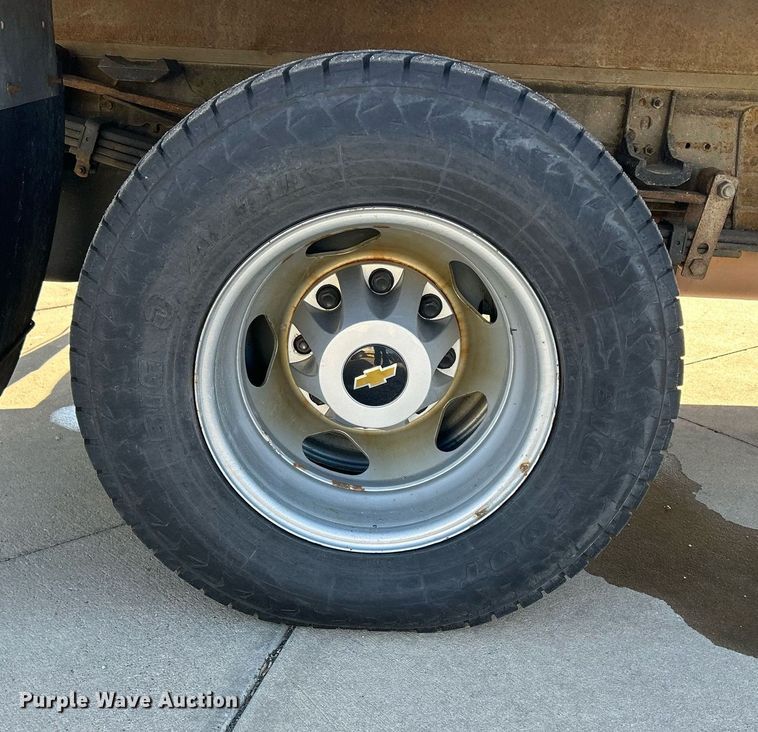 image for item MO9160 2019 Chevrolet Silverado 3500HD box truck