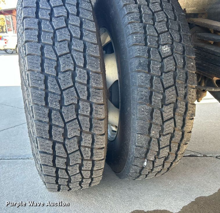 image for item MO9160 2019 Chevrolet Silverado 3500HD box truck