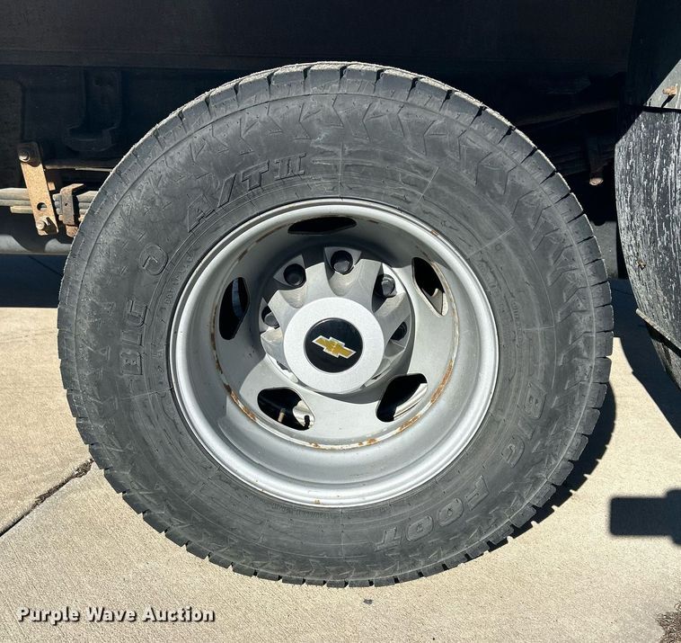 image for item MO9160 2019 Chevrolet Silverado 3500HD box truck