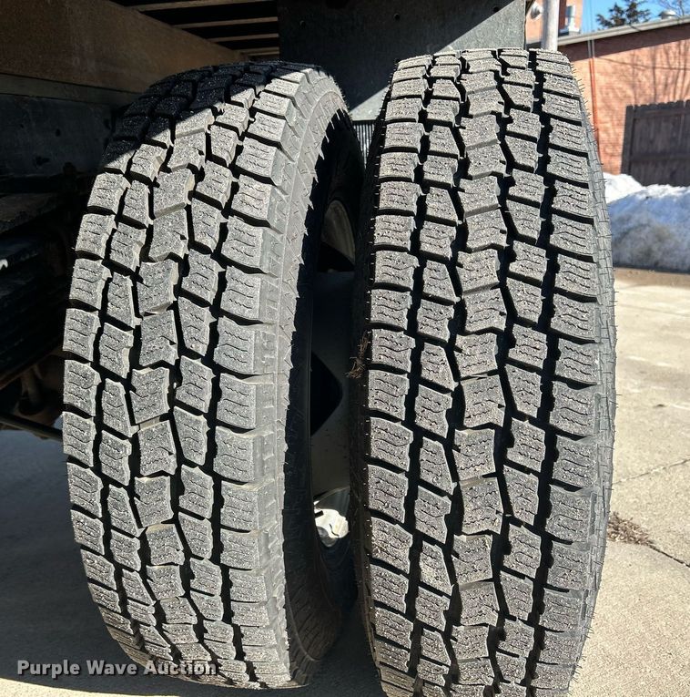 image for item MO9160 2019 Chevrolet Silverado 3500HD box truck