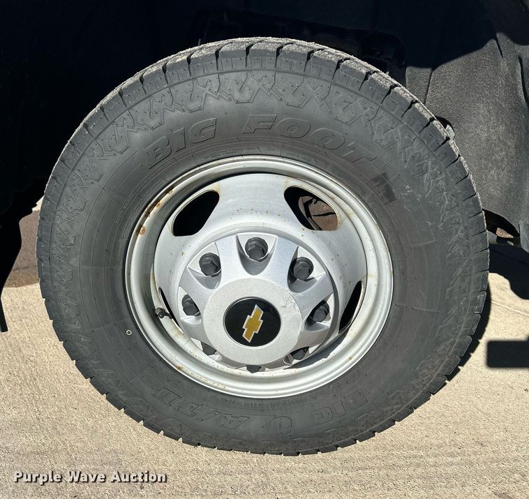 image for item MO9160 2019 Chevrolet Silverado 3500HD box truck