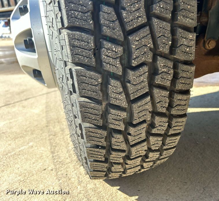 image for item MO9160 2019 Chevrolet Silverado 3500HD box truck