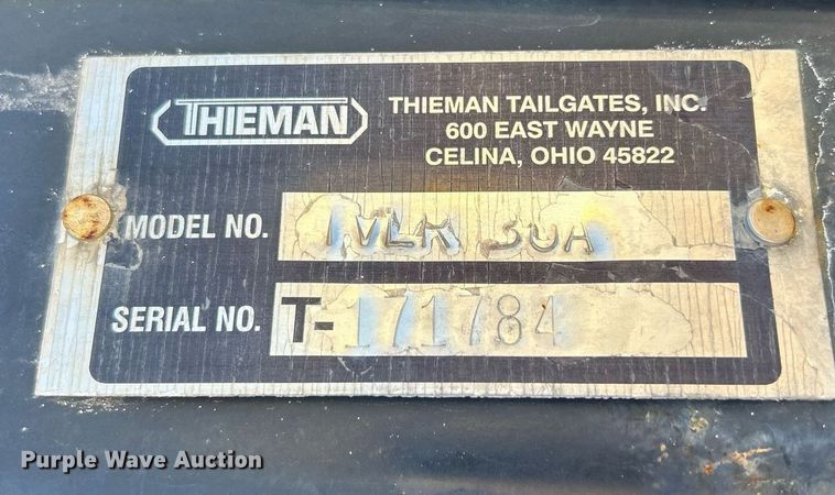 image for item MO9160 2019 Chevrolet Silverado 3500HD box truck