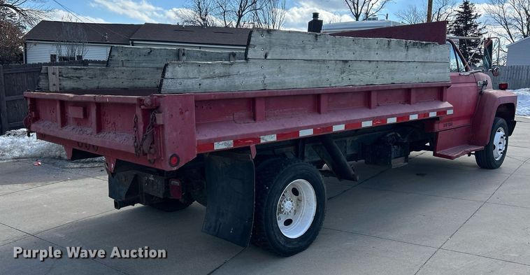 image for item MO9162 1992 Ford F700 dump flatbed truck