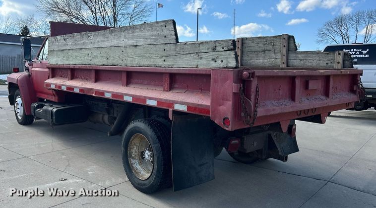 image for item MO9162 1992 Ford F700 dump flatbed truck