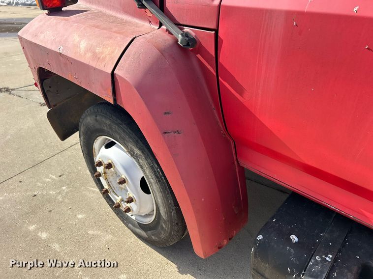 image for item MO9162 1992 Ford F700 dump flatbed truck